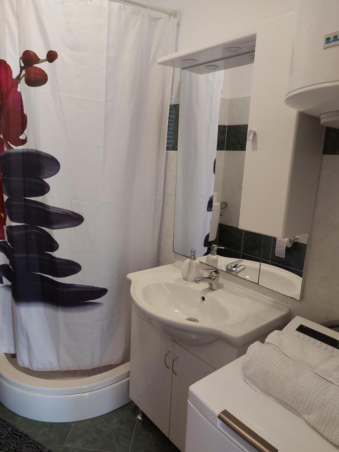 Apartment Valeria Lopar Buitenkant foto
