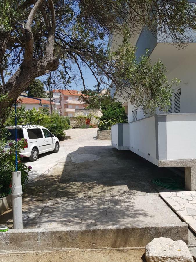Apartment Valeria Lopar Buitenkant foto
